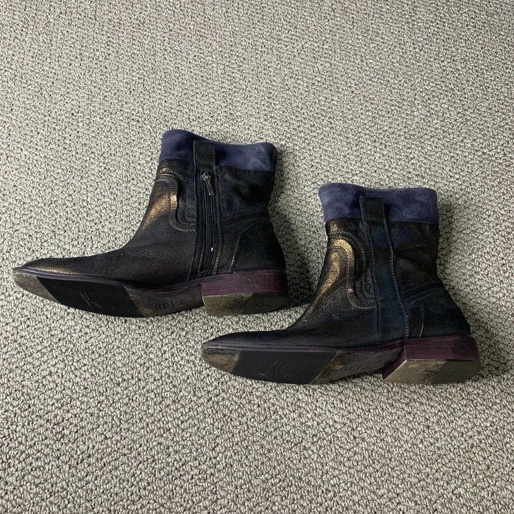 Donald J. Pliner‎ Womens Boots Size 7.5N Black/Gold Leather Ankle Booties